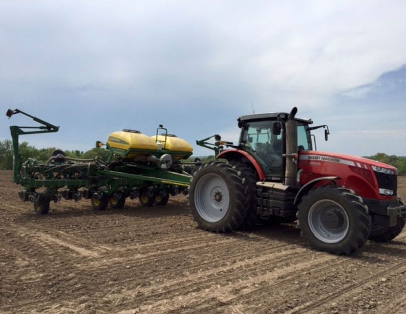 T heman tractor  planter