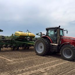 T heman tractor  planter