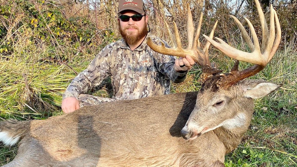 An Elusive Mature Buck In Ohio's Hill Country 