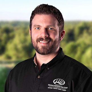 Whitetail-Headshot-Alex-Gyllstrom