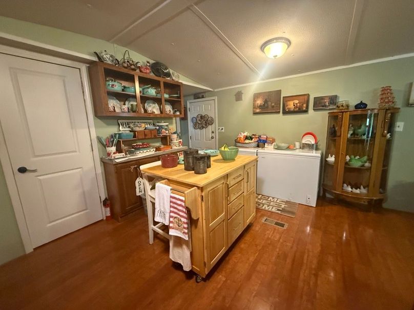 024 another view of the kitchen and cupboard
