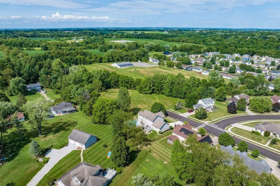 2-z Sheridan Dr002