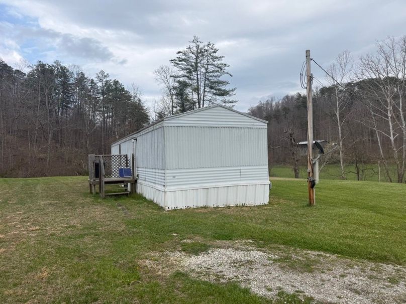 017 view of the back left corner of the mobile home