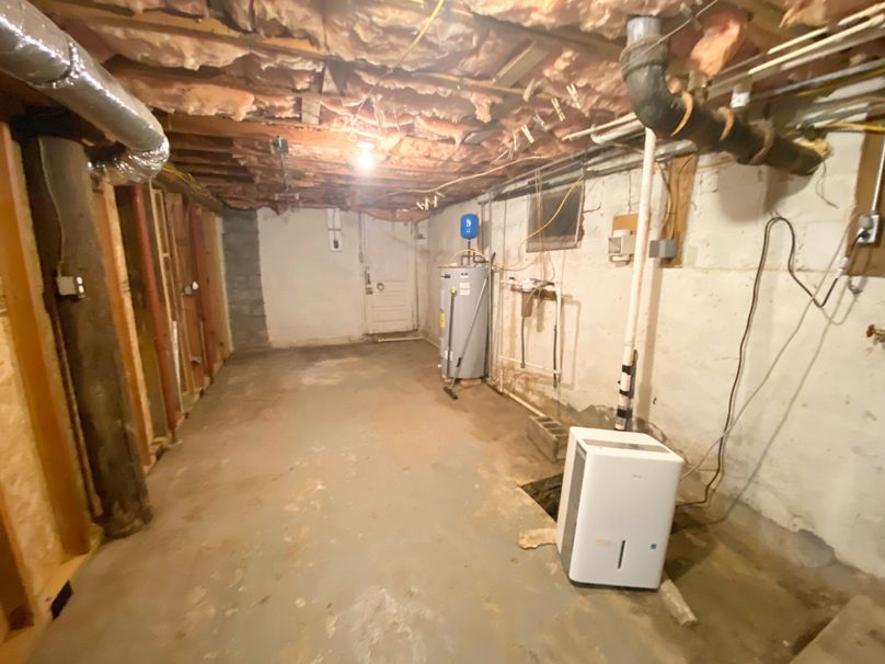 040 the back area of the basement that leads outside