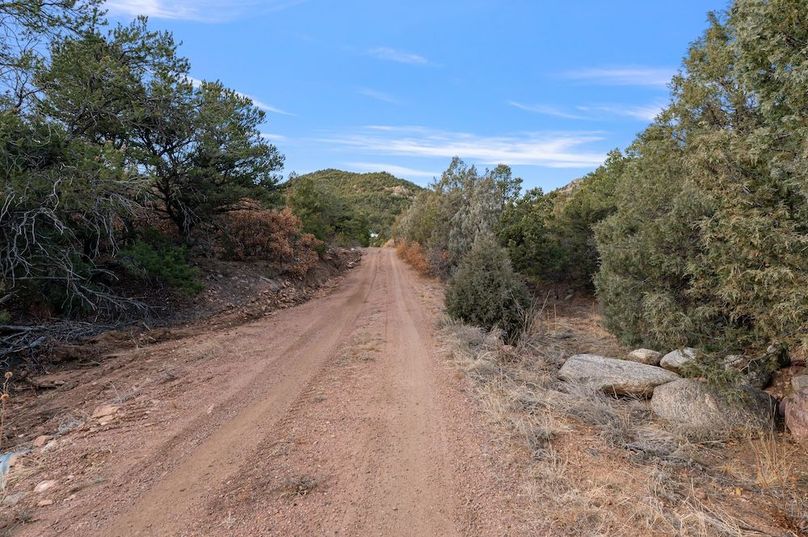 05 - Sunnybrook Trail - Road Frontage