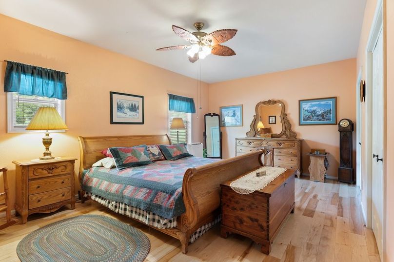 08 - Primary Bedroom