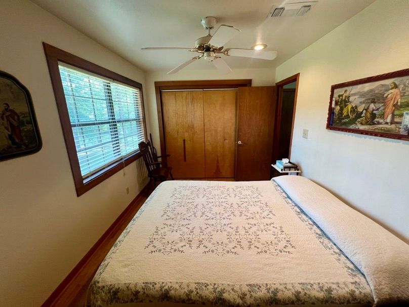 21A61CB8-9090-44B5-AC18-F3820C960E1D_1_201_a