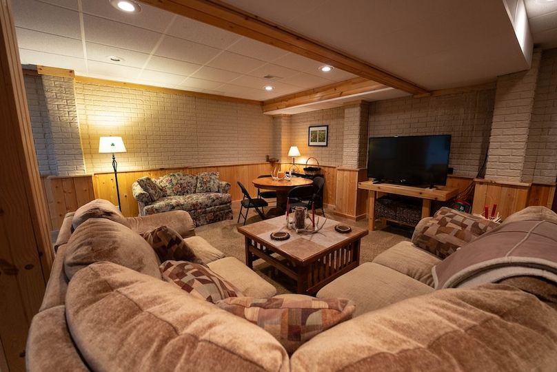 Cedar IA 152 Featured Z5