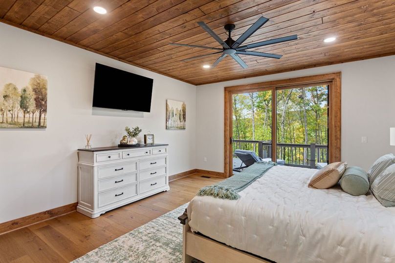 70-web-or-mls-6400 Golf Club Drive-27