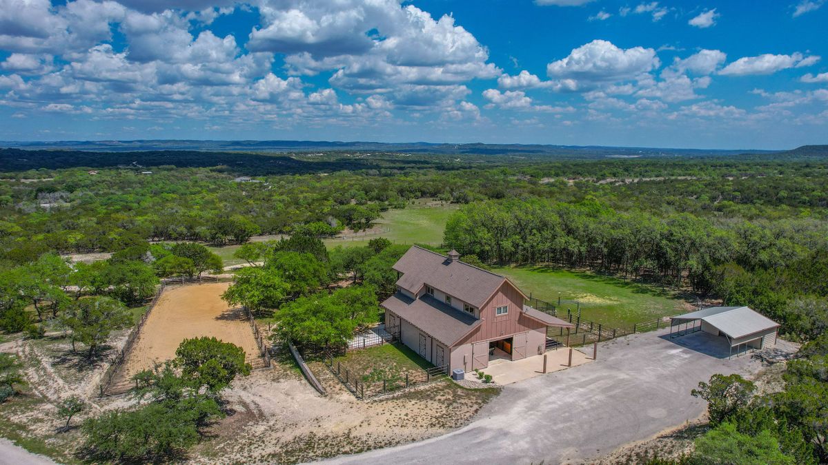 Equestrian Barndominium With Amazing Views Whitetail Properties