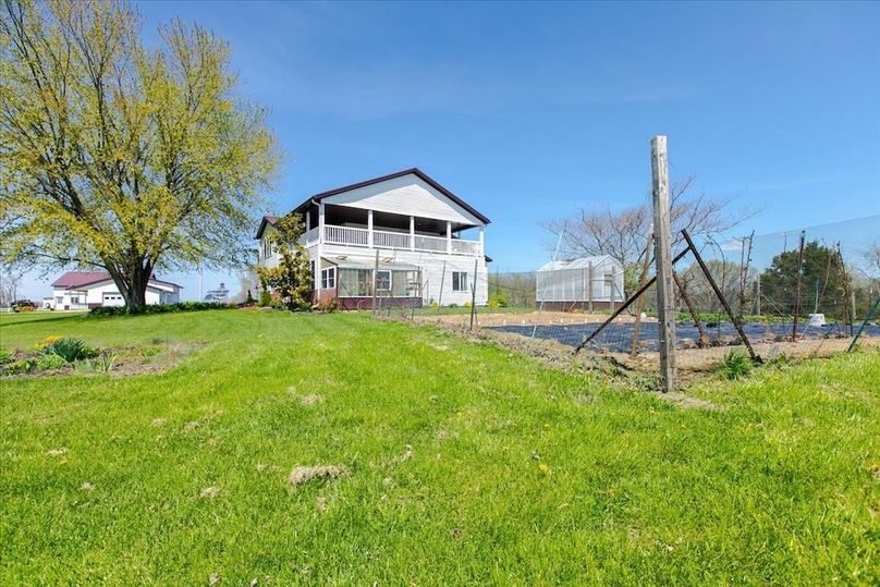 035-Side Yard2