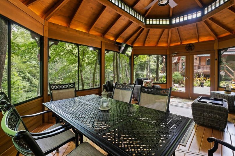 20 Gazebo Interior 3