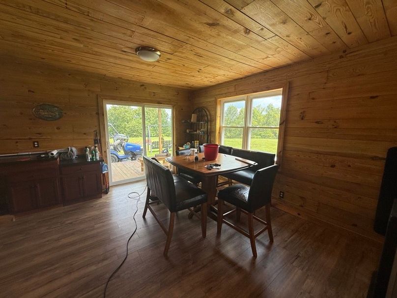 031 dining room area