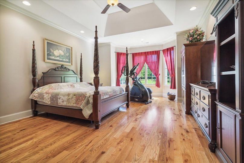 24-24-1528249m-5300 Raleigh Lagrange Dr