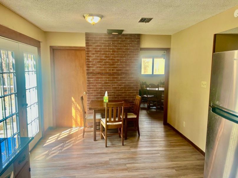 EC18AA1B-E96E-44EB-BCD8-5DCC236F68AF_1_201_a