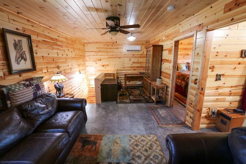 042 view from the lounge area looking back towards the top of the stairs