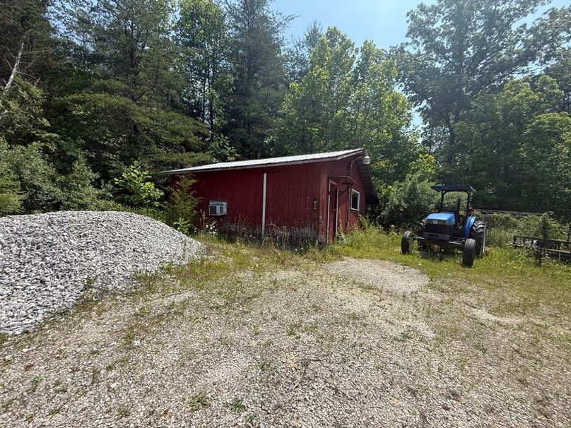 038 the red building, perfect for storage-2