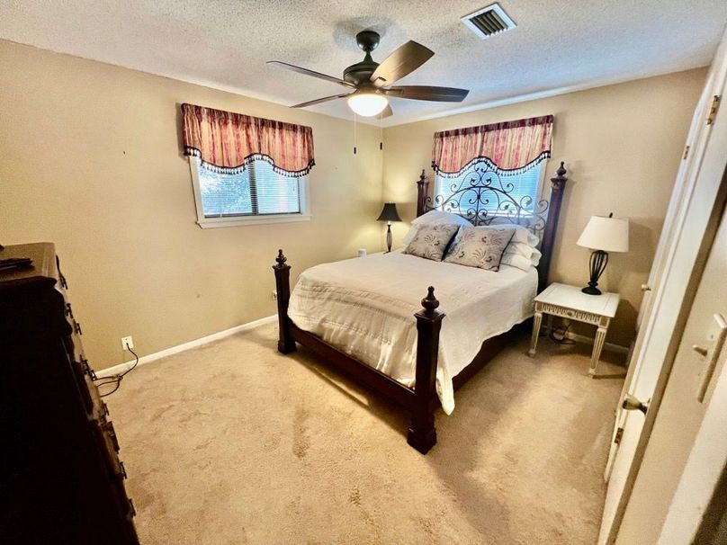 F59D30A6-FA89-42D1-A019-8B43C4ED0981_1_201_a