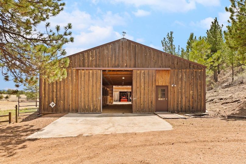 040 - Barn