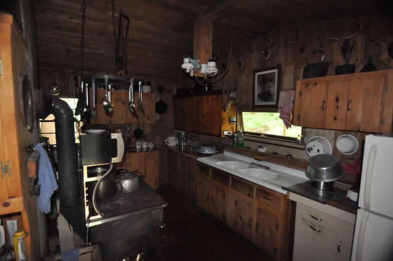 Kitchen-main cabin