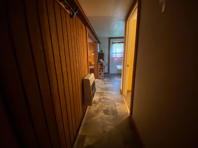 035 hallway leading between both bedrooms copy