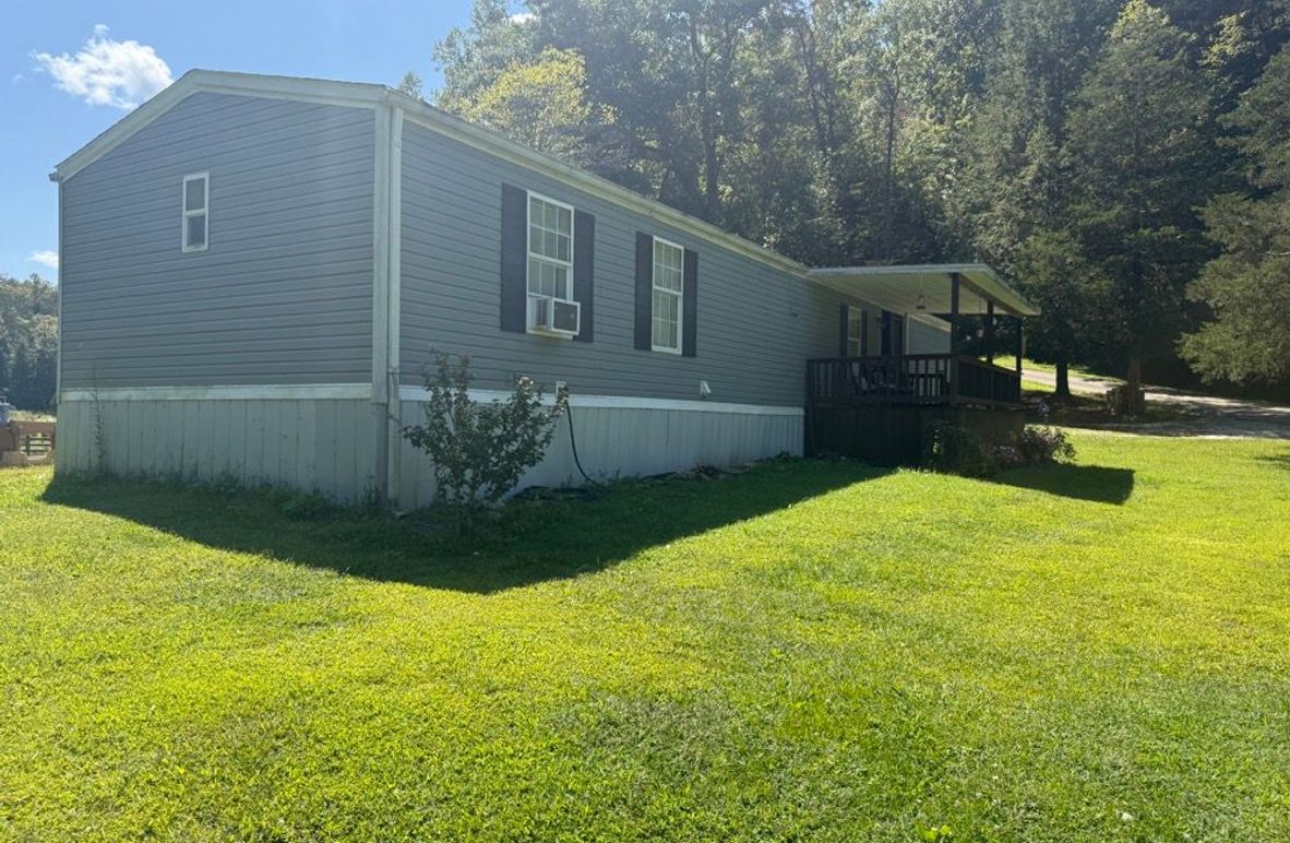 003 the front view of the home from the entrance along Rush Fork Road