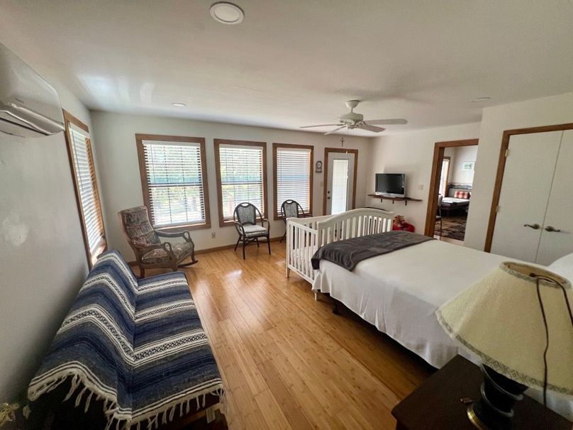 75124D00-6821-4579-9EE1-57EE69B3BCE6_1_201_a