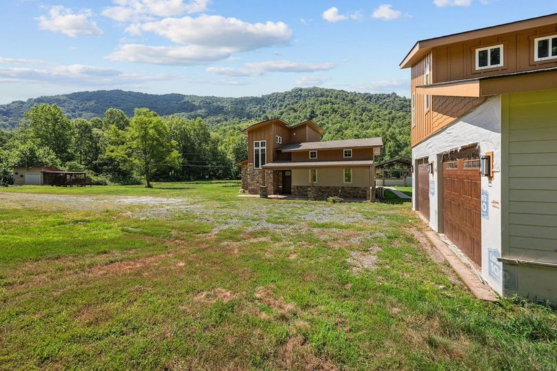 7-web-or-mls-4928 Yellow Creek Rd 005