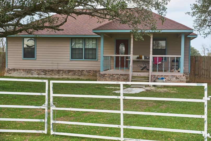 07 2 bedroom home on the property