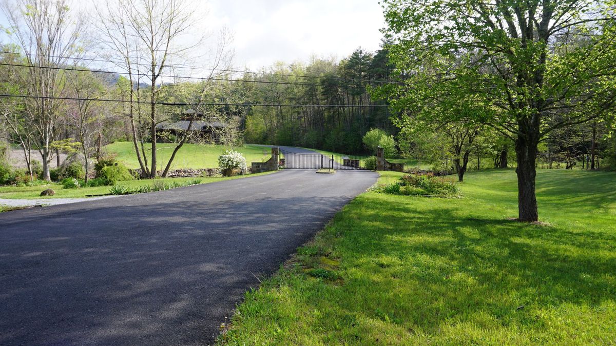 Gated Community Lot With Magnificent Views In Eastern TN Whitetail