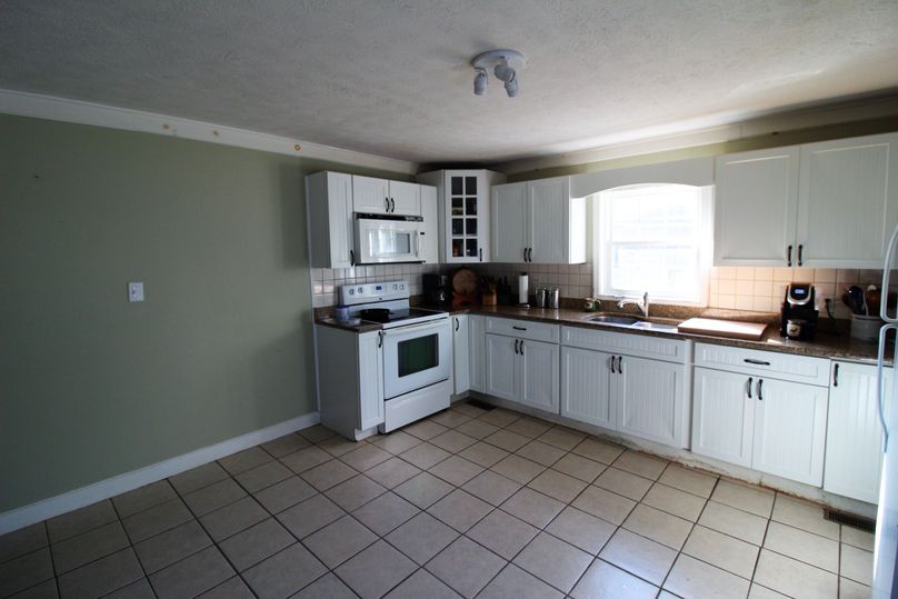045 kitchen area downstairs back right
