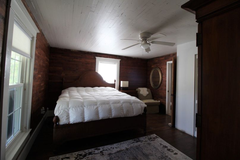 046 master bedroom down stairs front left
