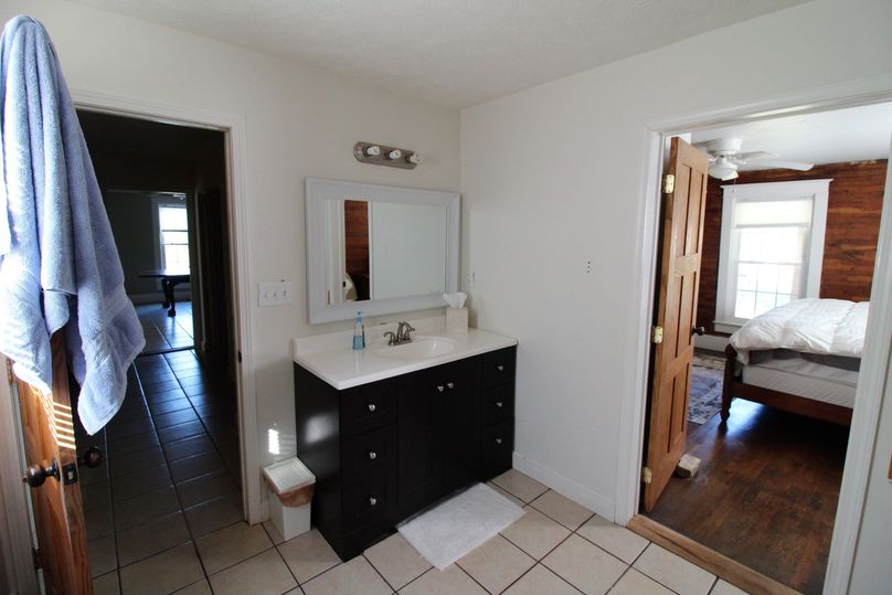 049 master bath down stairs back left
