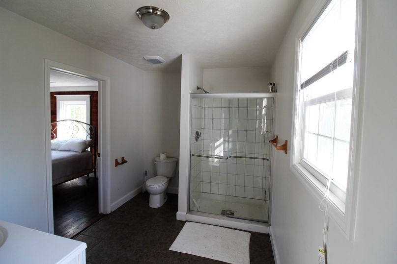 053 upstairs bathroom