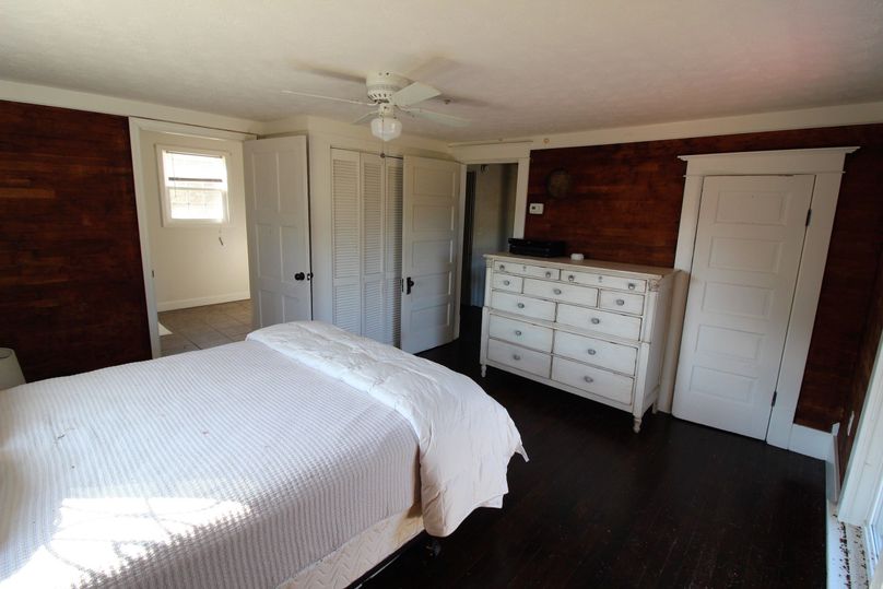 052 upstairs bedroom 1 front left