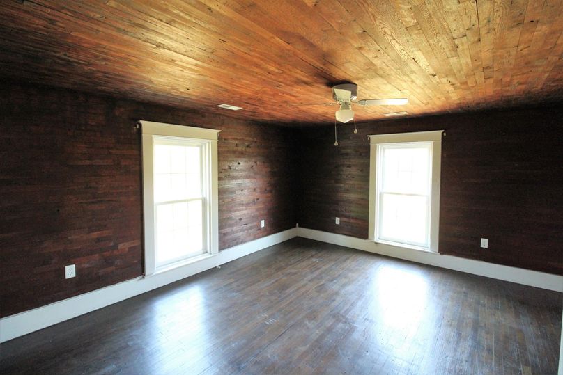 057 upstairs bedroom 2 front right