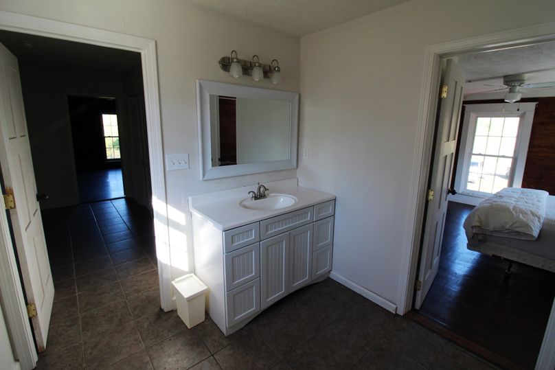 054 upstairs bathroom