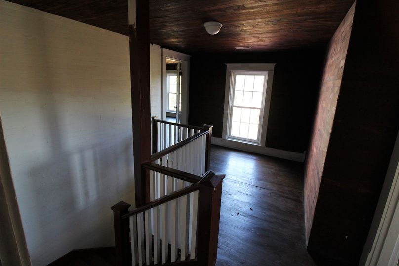 055 upstairs hallway and entry from downstairs