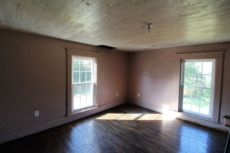 059 upstairs bedroom 3 unfinished back right
