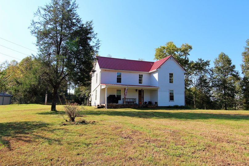 001 beautiful farmhouse setting alongside the majestic kentucky river
