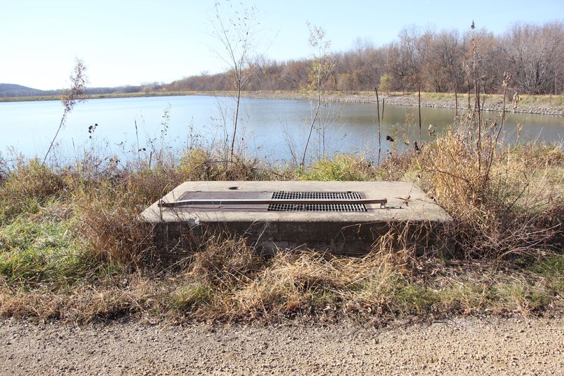 Pic 27 outlet control structure