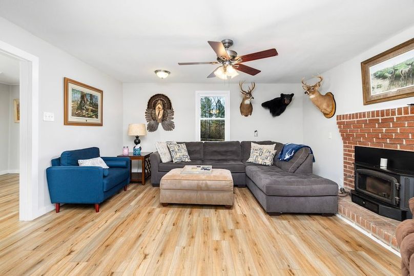 24-16-web-or-mls-1051-S-Hill-Rd-16