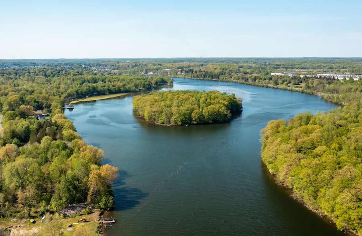 Oswego_10.66_Big_Island_Photos_1