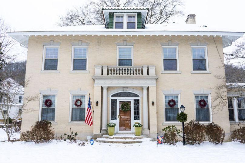 Lewis, WV 246 E 1st Wyllie-001