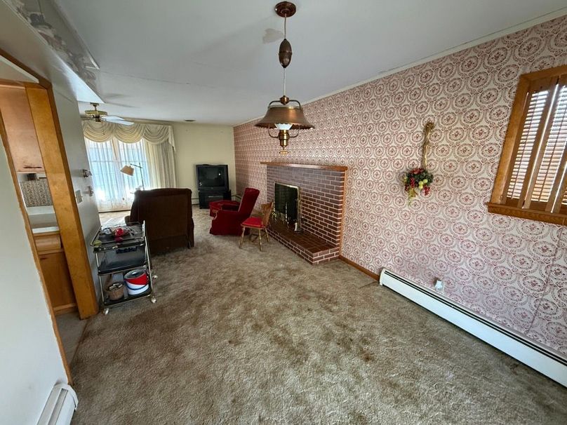 027 view from the dining room looking into the living room