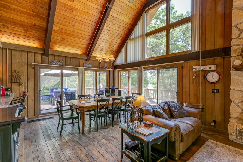 2227_95th_St_©_Picture_This_Inc-3