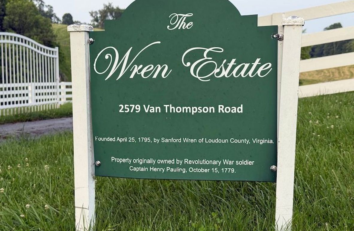 005 the entrance to this spectacular estate