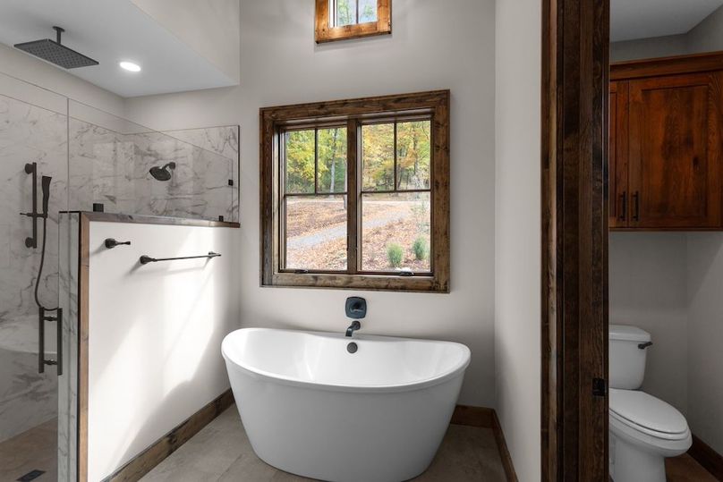 32-web-or-mls-6390 Golf Club Drvie-19