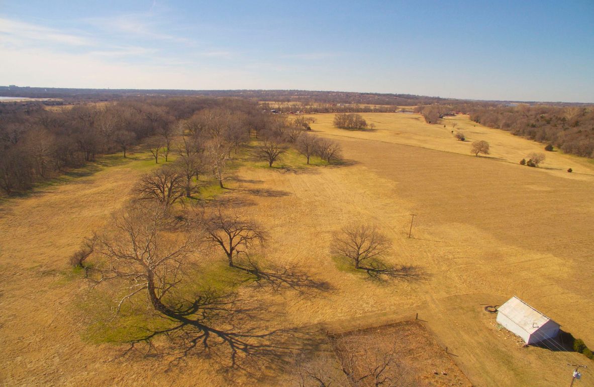 Poncacityok acrage-007 - several storage buildings and pole barn already in place