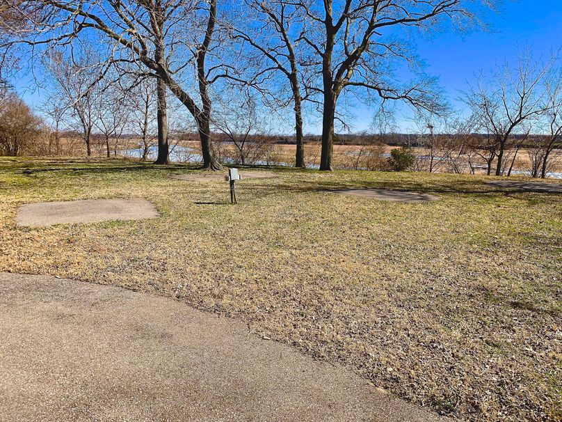 Poncacityok acrage-011 - multiple picnic areas with electricity already in place